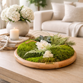 Centre de table végétal- Mousse naturelle, fleur blanche et feuillages stabilisés – Décoration mariage bohème chic