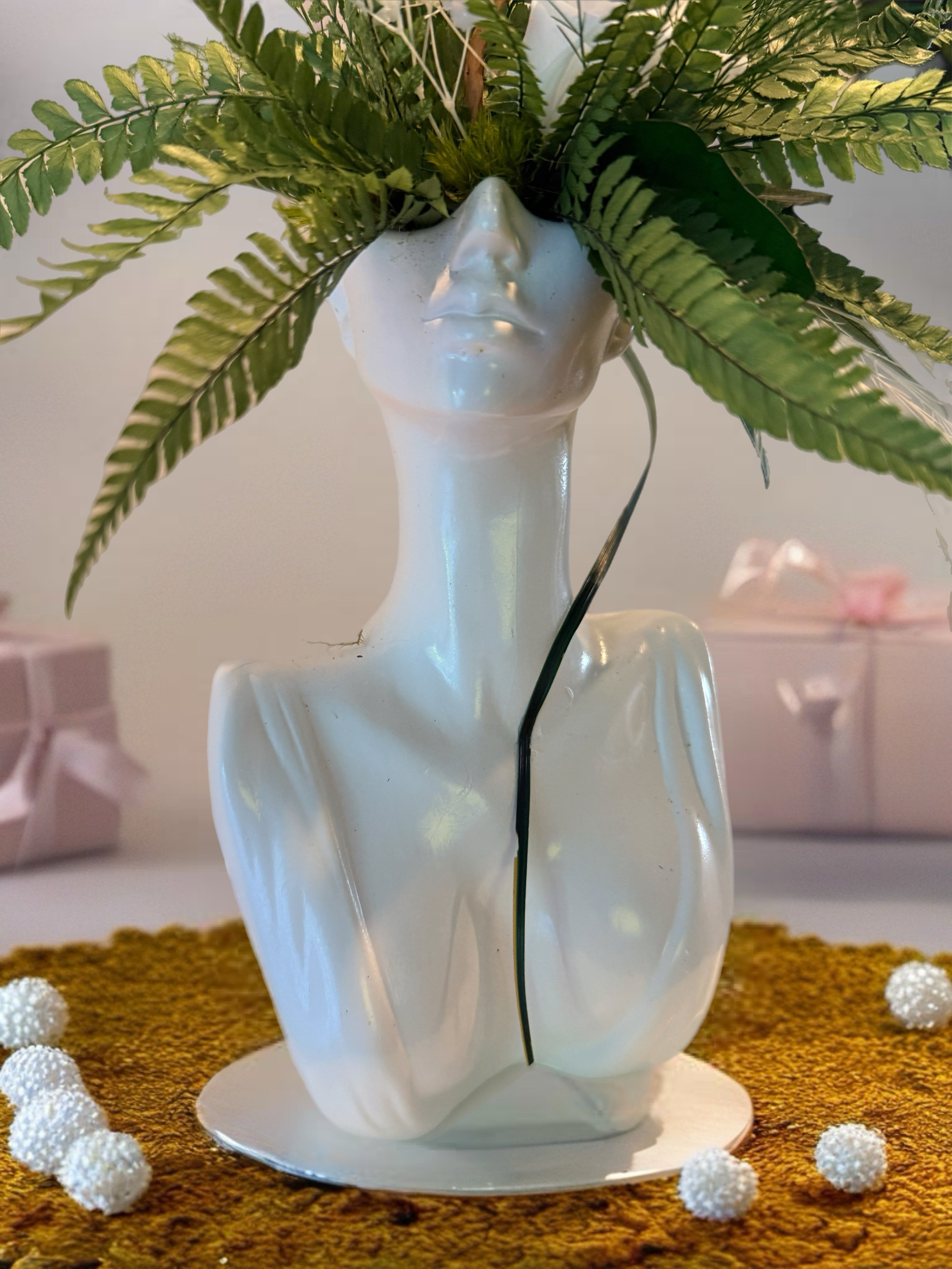 Buste Femme Végétal Stabilisé – Rose Blanche Éternelle & Fougères | Pièce Unique