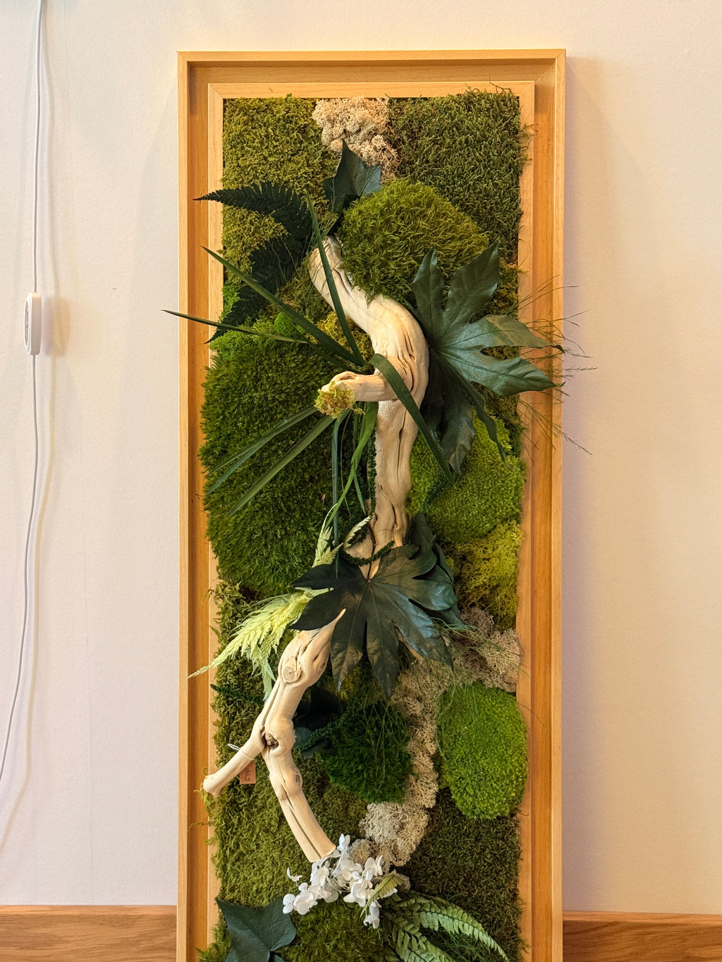 Grand cadre végétal mural– Caisse américaine – Œuvre végétale verticale 100 cm – Décoration murale nature chic