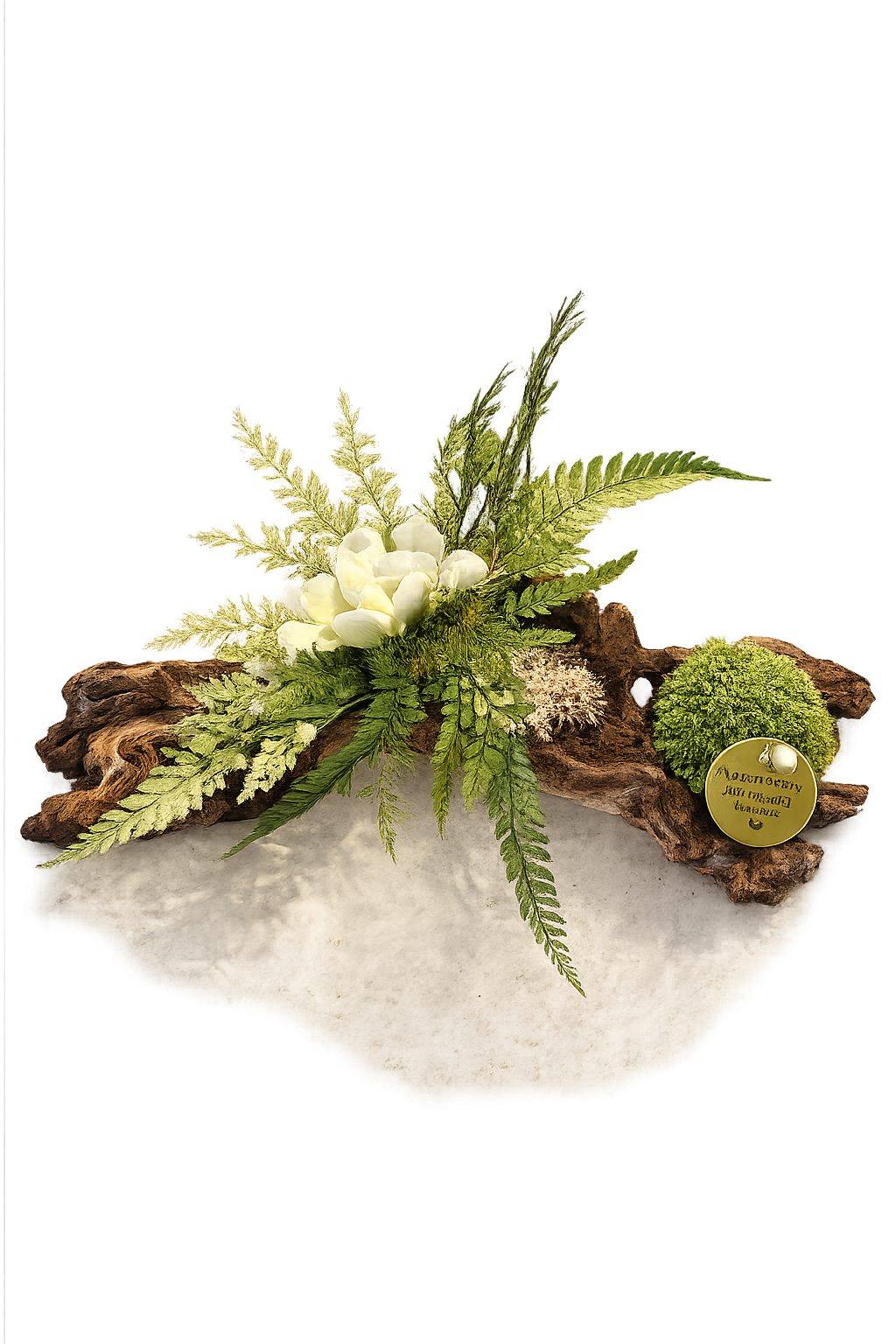 Centre de table végétal stabilisé bois flotté– Sculpture florale Japandi avec gardénia blanc, mousse stabilisée et fougère – Pièce unique