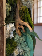 Cadre végétal stabilisé vertical Mousse naturelle et bois flotté  Cadre en écorce  Décoration murale nature