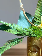 Vase visage doré avec composition végétale stabilisée  décoration poétique et design, centre de table ou console