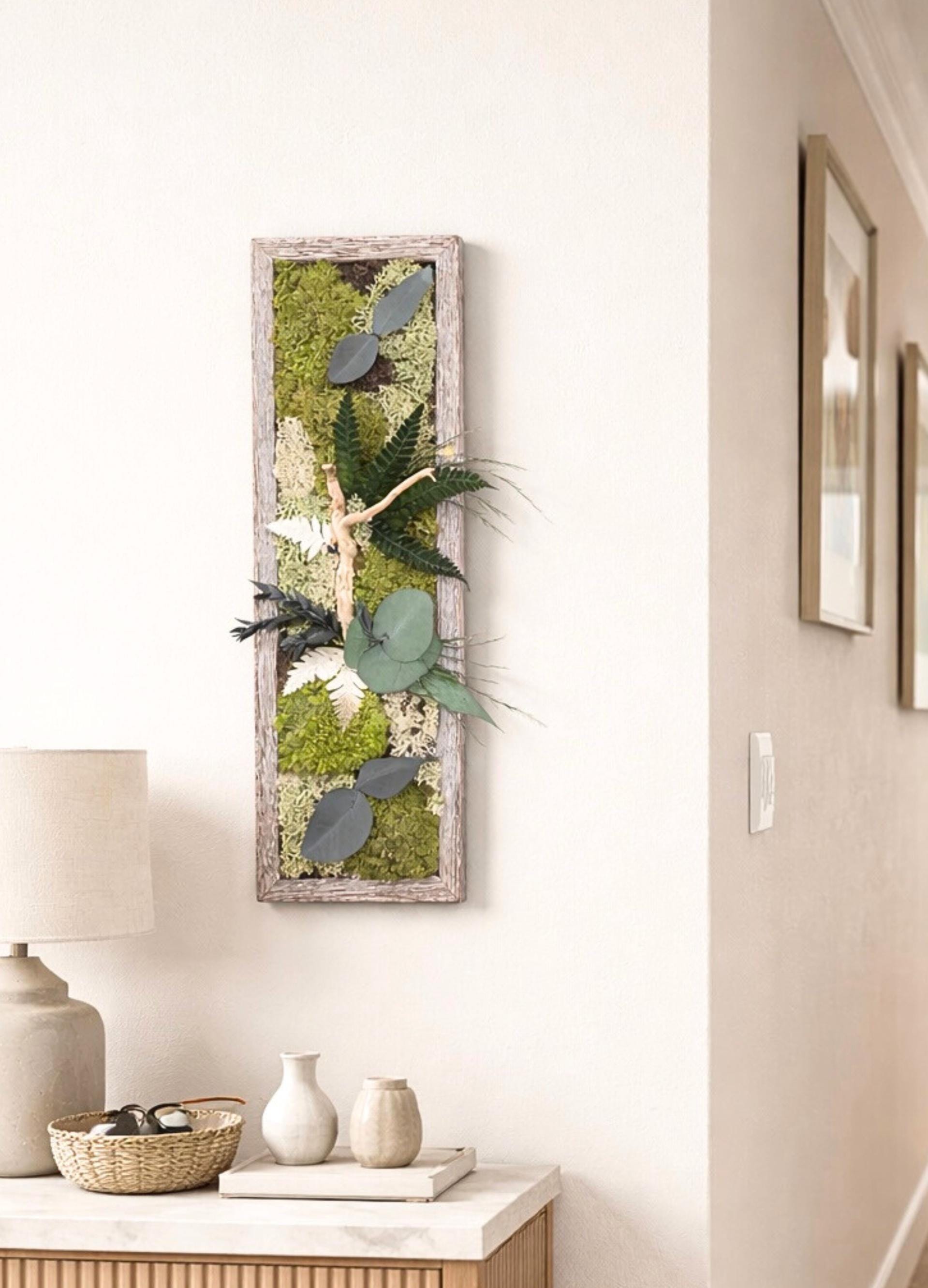 Cadre Végétal Vertical – Mousse Stabilisée, Eucalyptus & Bois | Déco Couloir & Entrée