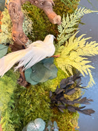 Cadre végétal stabilisé vertical en écorce naturelle  Tableau végétal mural avec mousse et feuillages  Décoration murale nature
