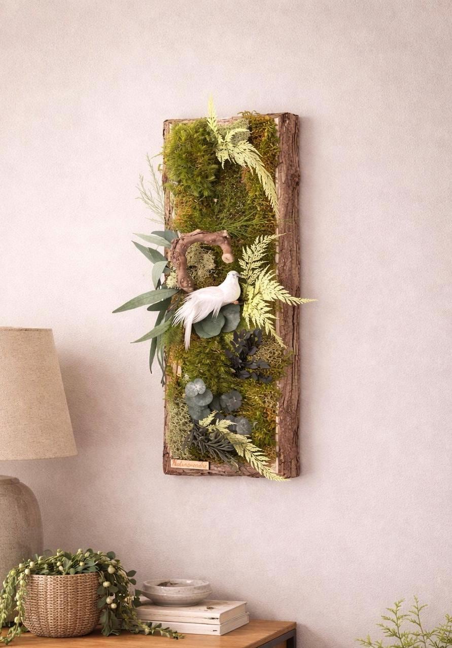 Cadre végétal stabilisé vertical en écorce naturelle  Tableau végétal mural avec mousse et feuillages  Décoration murale nature