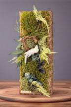 Cadre végétal stabilisé vertical en écorce naturelle  Tableau végétal mural avec mousse et feuillages  Décoration murale nature