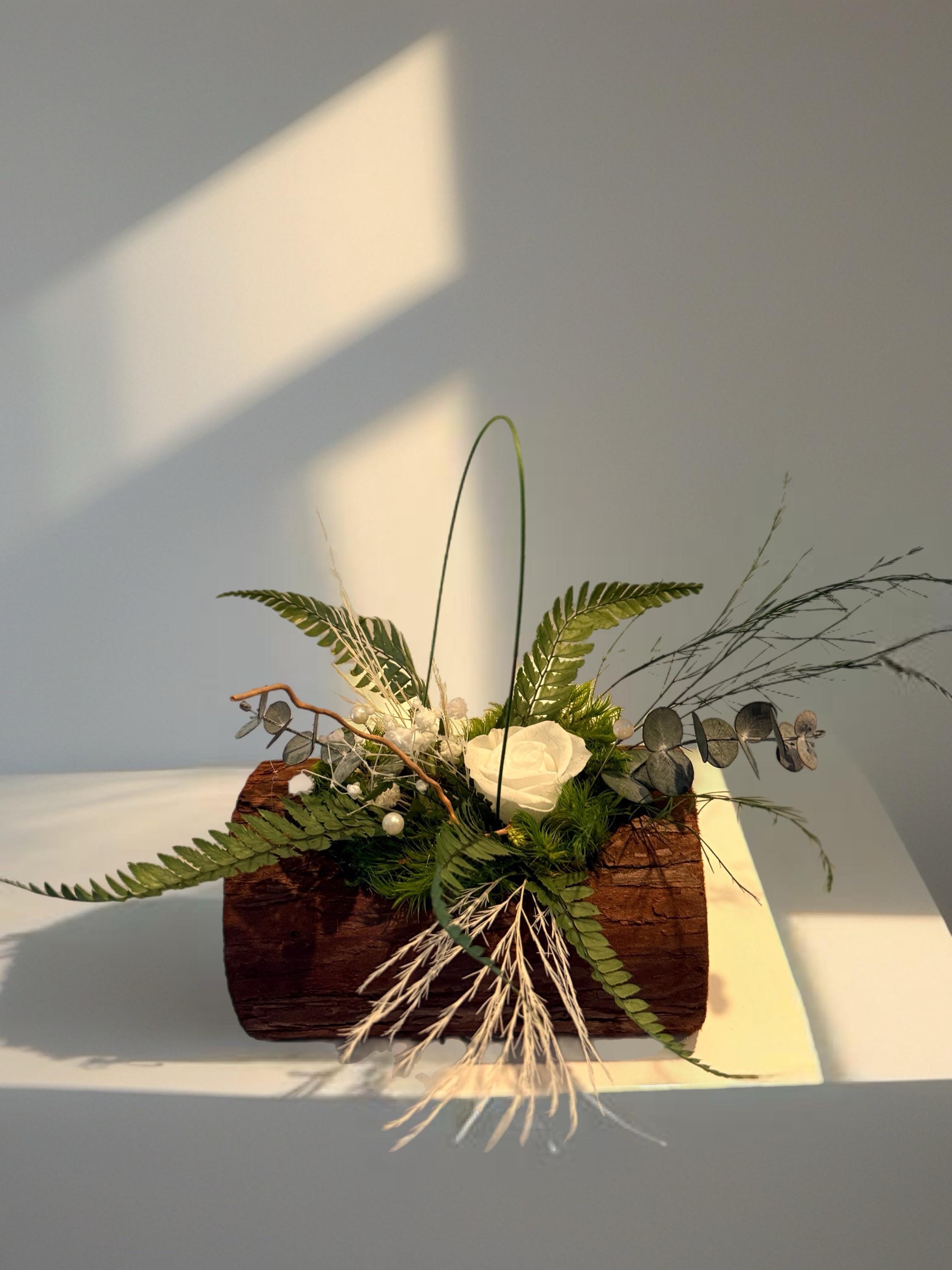 Jardinière en  végétaux stabilisés  Rose Blanche Éternelle  Décoration Naturelle Chic sans entretien