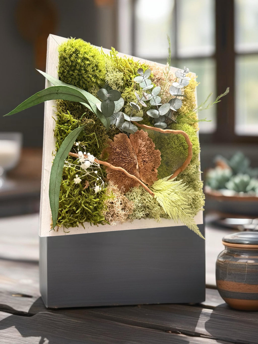 Cadre Végétal Stabilisé « Éveil de la Forêt » – Eucalyptus, Gypsophile & Mousse | 22×22 cm