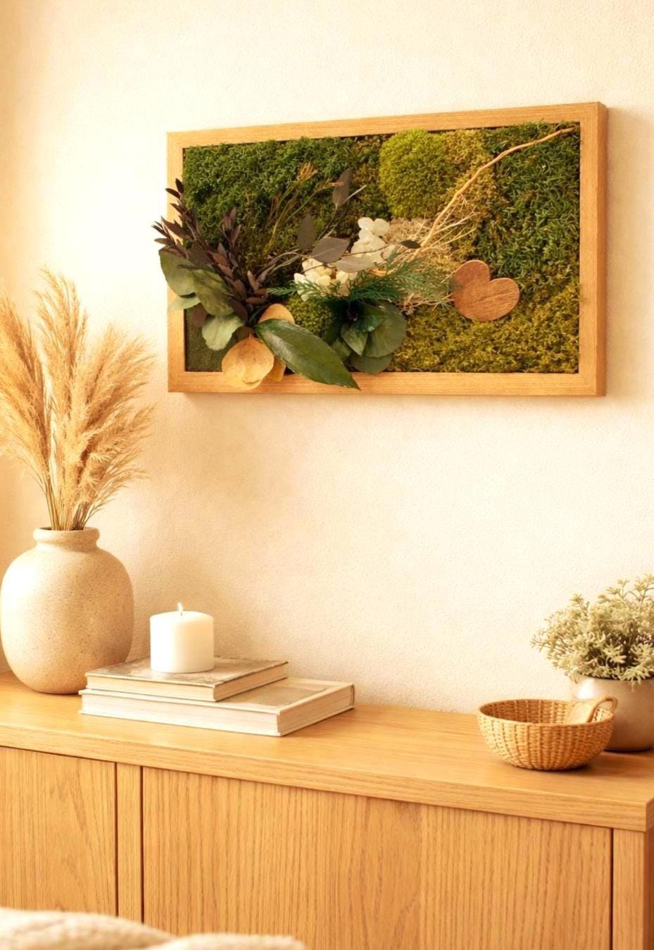 Cadre végétal mousse stabilisée, hortensia et eucalyptus  Décoration murale naturelle et élégante